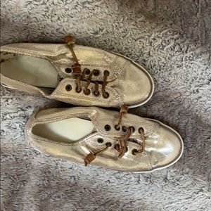 Tennis shoes. Good condition